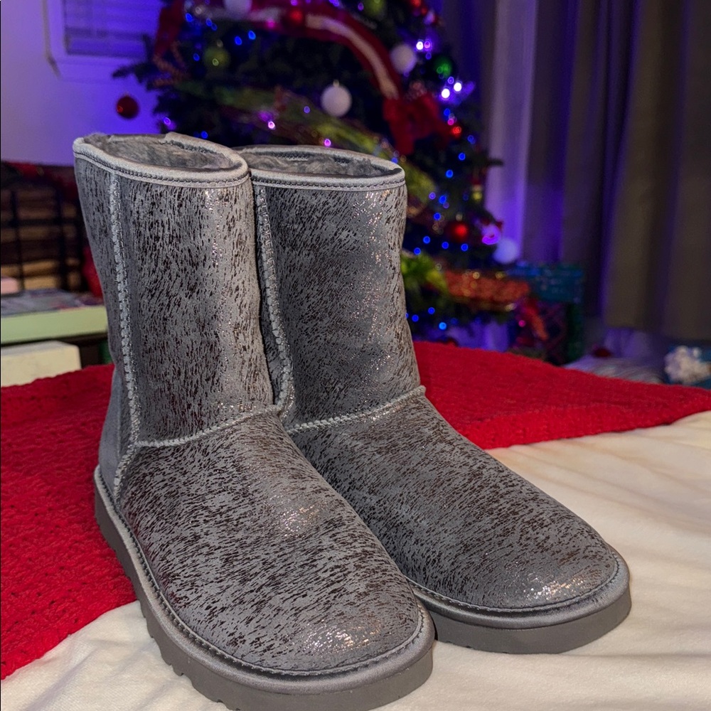 UGG CLASSIC SHORT MATTE MARBLE
